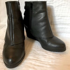 Anahata Black wedge bootie